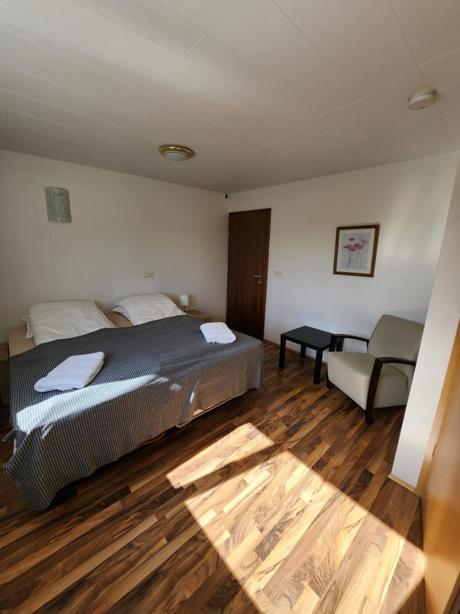 Fjos Guesthouse 바르말리오 외부 사진