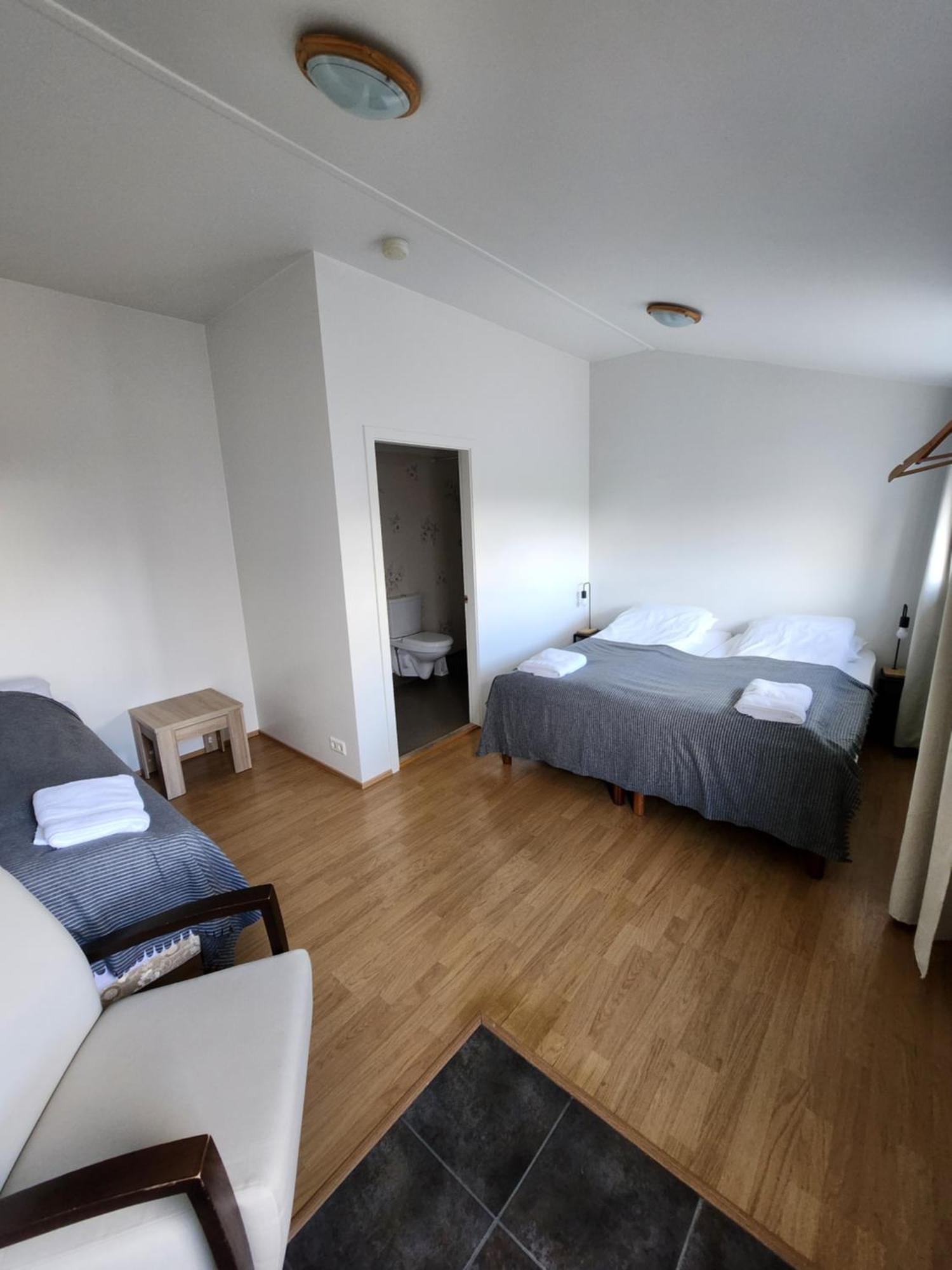 Fjos Guesthouse 바르말리오 외부 사진